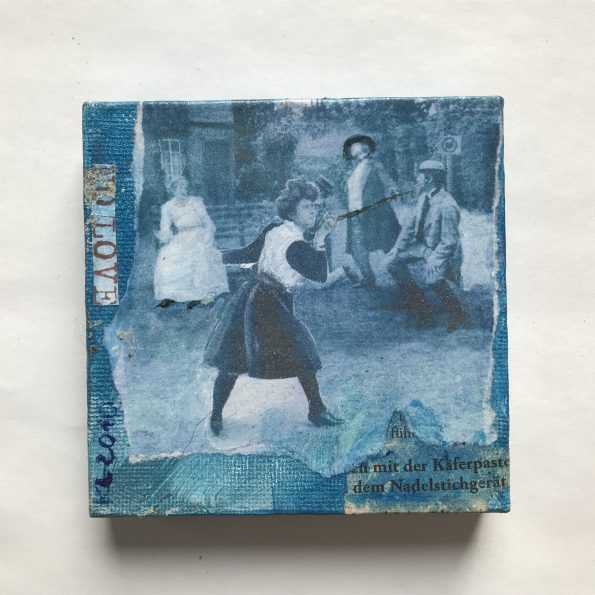 Oldie Fechten No Love 2 , blau, Collage, Acryl auf Leinwand 10 x 10cm, 30 €