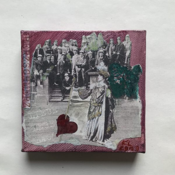 Oldie Sarah B. mit Herz Herzschmerz, rot, Collage, Acryl auf Leinwand 10 x 10cm, 30 €