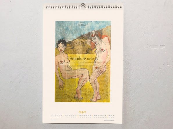 Kalenderblatt August vom Coronik-Kalender 2022, mit einem Bild auf ganzer Zeitungsseite zum Thema "Strandortvorteil" mit Illustration von zwei weiblichen Akten