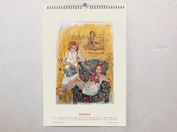 September-Kalenderblatt vom Coronik-Kalender 2023 zwei leicht bekleideten Frauen, eine lesend im Ohrensessel, die andere daneben stehend mit Buch in der Hand auf ganzer Zeitungsseite mit Text "Widersprüche".