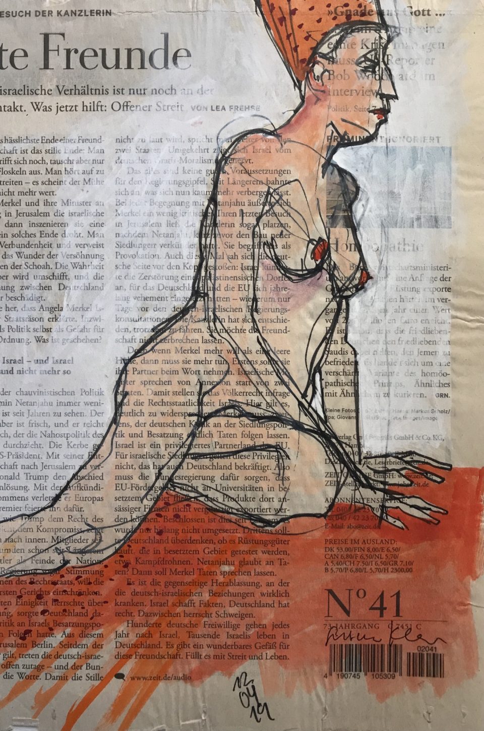 Weiblicher Akt auf Zeitung mit Text "Freunde"