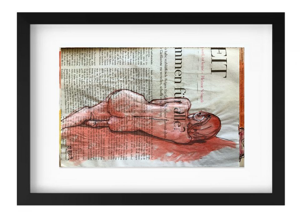 Liegender weiblicher Akt auf Zeitung