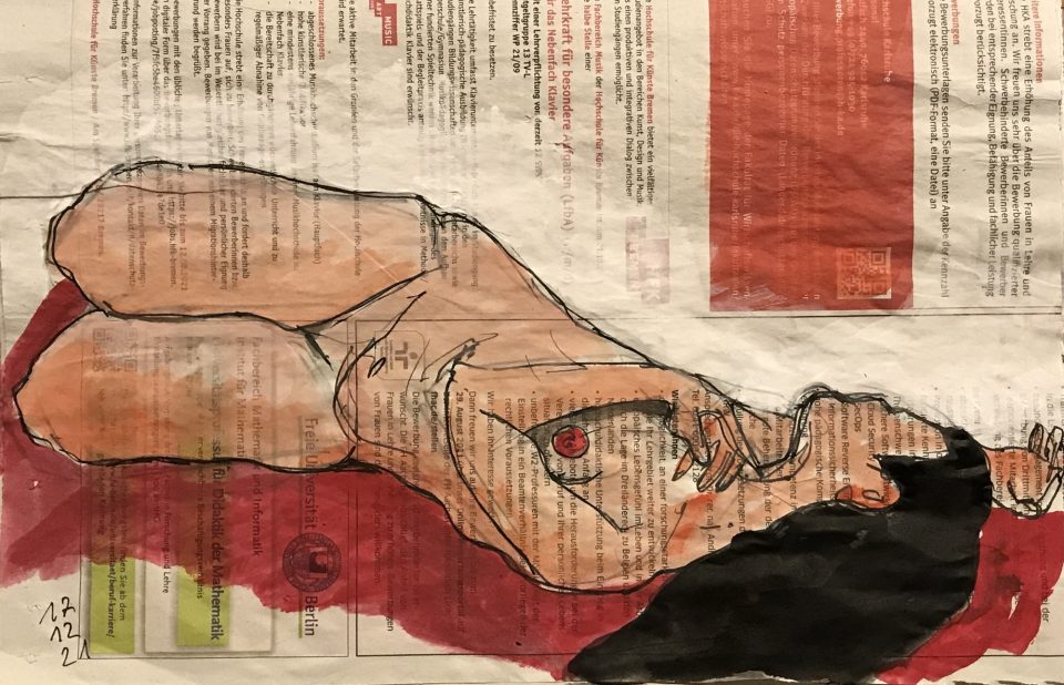 Liegender weiblicher Akt auf Zeitung