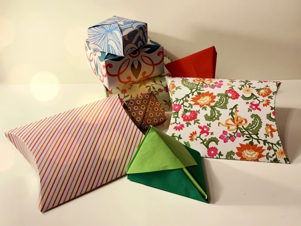 Selbstgestaltete Geschenkschachteln und Kartons